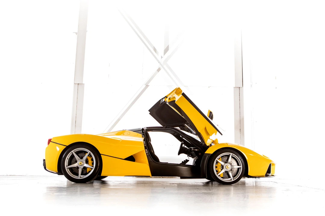 2015 Ferrari LaFerrari - Image 9 of 31