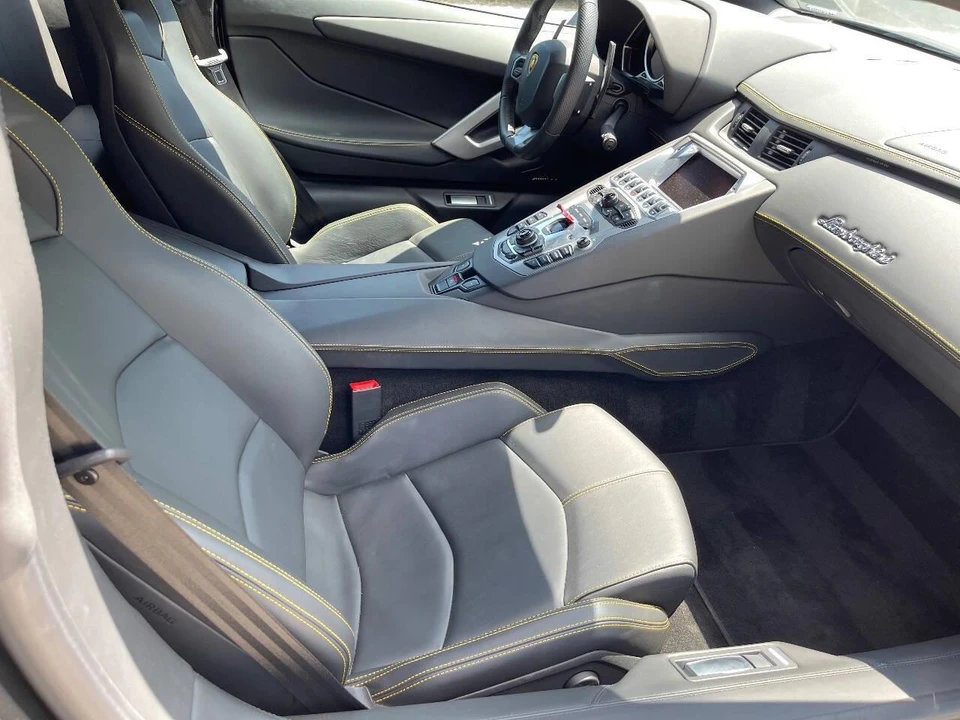2015 Lamborghini Aventador LP700-4 - Image 17 of 26