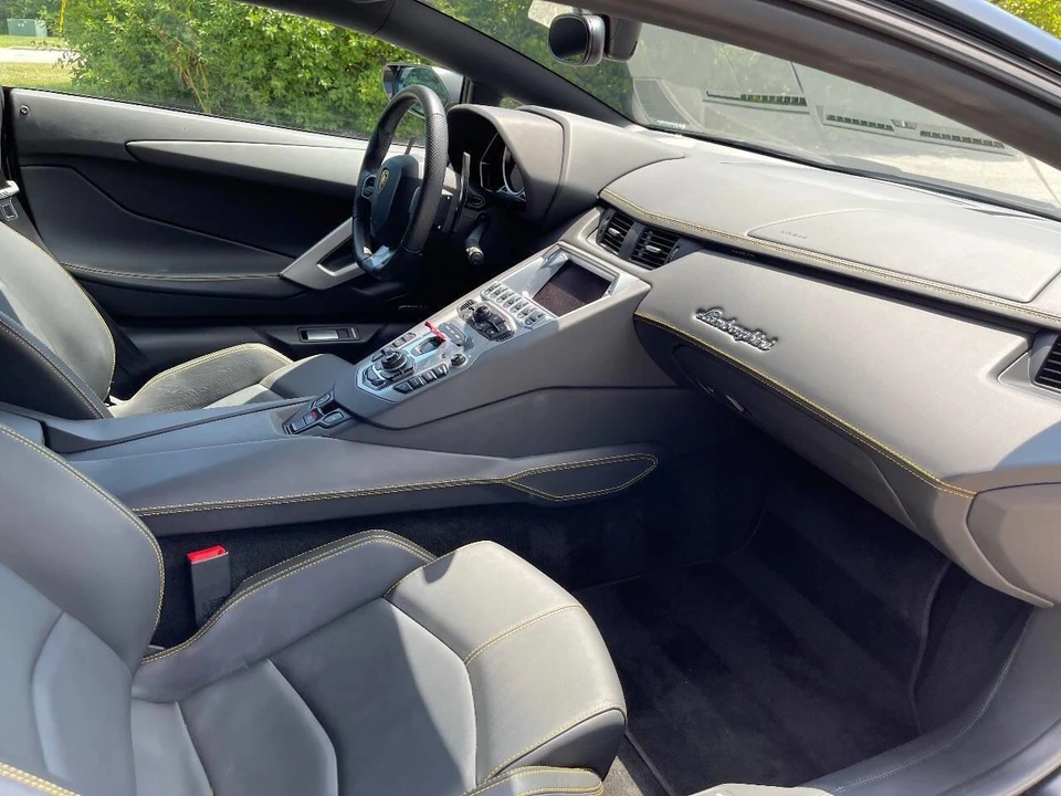 2015 Lamborghini Aventador LP700-4 - Image 18 of 26