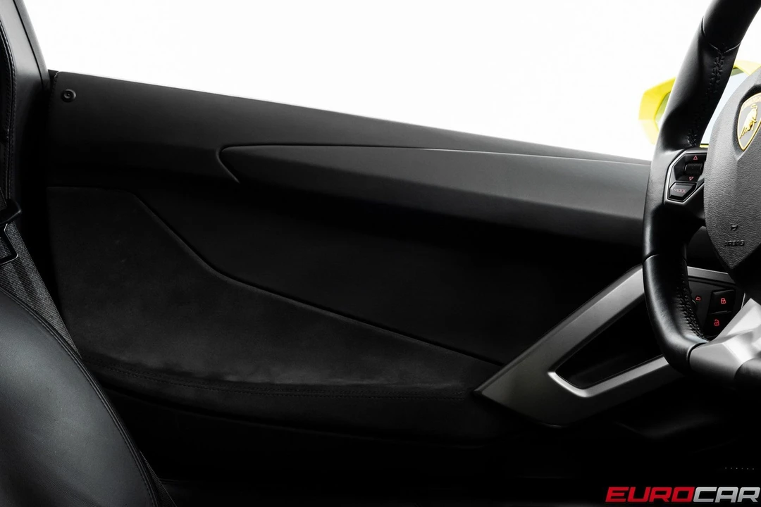 2015 Lamborghini Aventador LP700-4 - Image 24 of 31