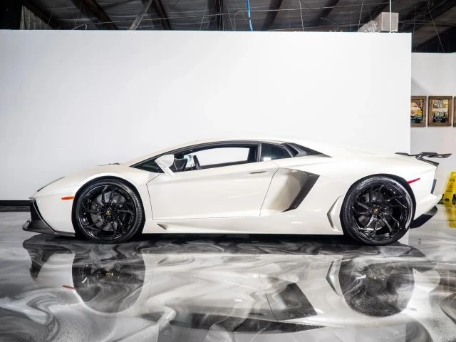 2015 Lamborghini Aventador LP700-4 - Image 15 of 21