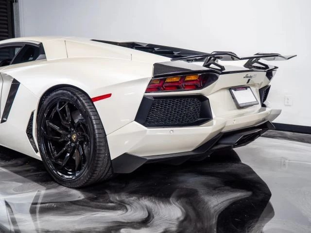 2015 Lamborghini Aventador LP700-4 - Image 12 of 21
