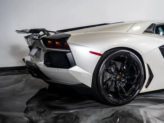 2015 Lamborghini Aventador LP700-4 - Image 10 of 21