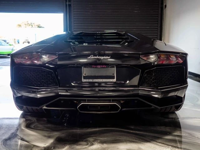 2015 Lamborghini Aventador LP700-4 - Image 10 of 21
