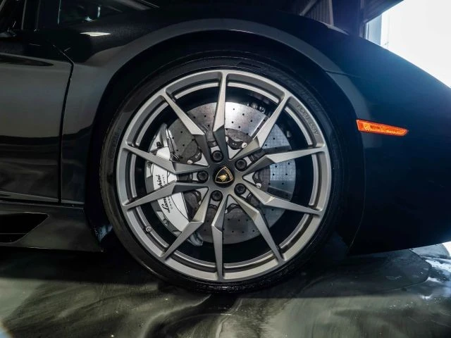 2015 Lamborghini Aventador LP700-4 - Image 17 of 21