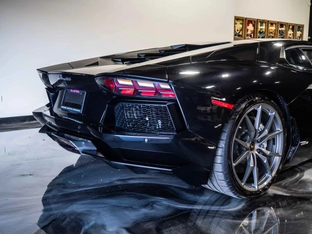2015 Lamborghini Aventador LP700-4 - Image 9 of 21