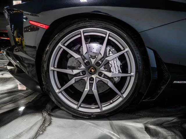 2015 Lamborghini Aventador LP700-4 - Image 18 of 21