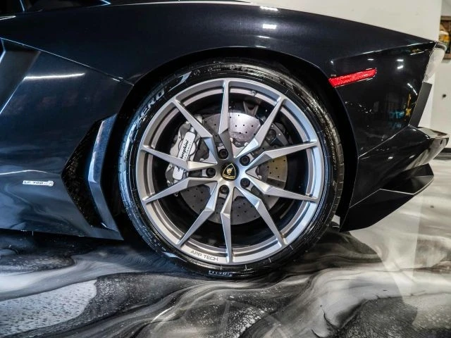 2015 Lamborghini Aventador LP700-4 - Image 19 of 21