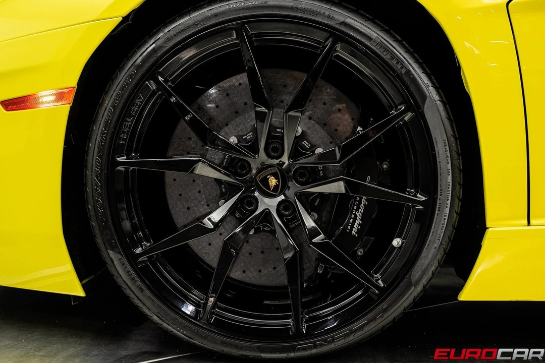 2015 Lamborghini Aventador LP700-4 - Image 21 of 31