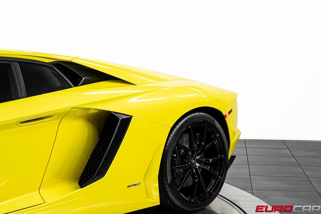 2015 Lamborghini Aventador LP700-4 - Image 13 of 31