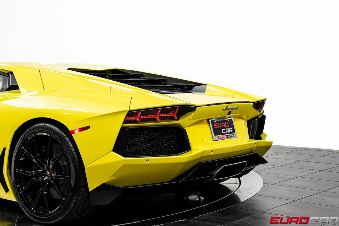 2015 Lamborghini Aventador LP700-4 - Image 15 of 31