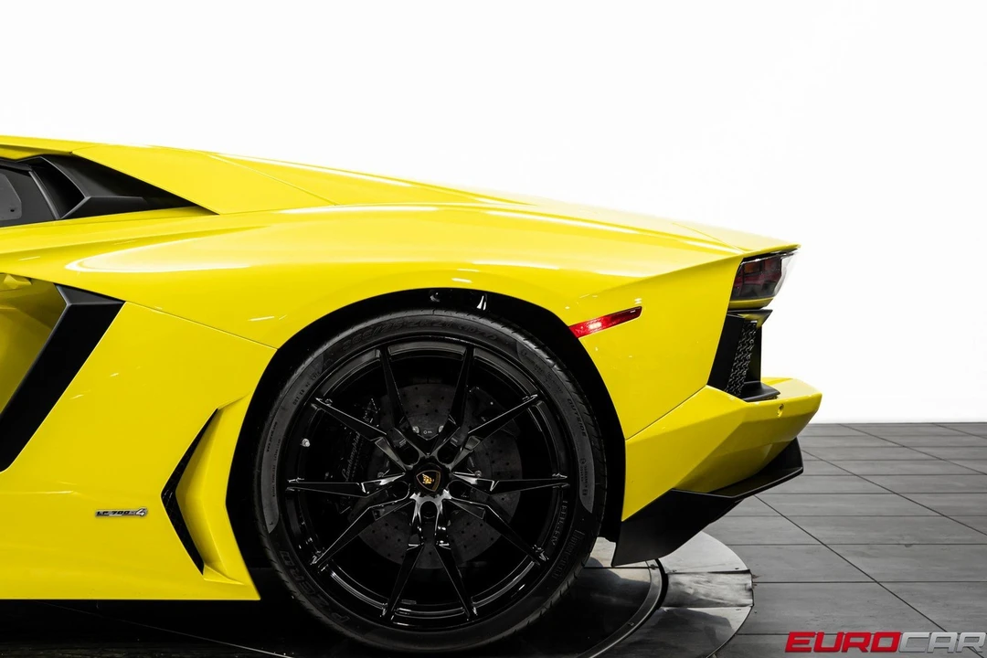 2015 Lamborghini Aventador LP700-4 - Image 14 of 31