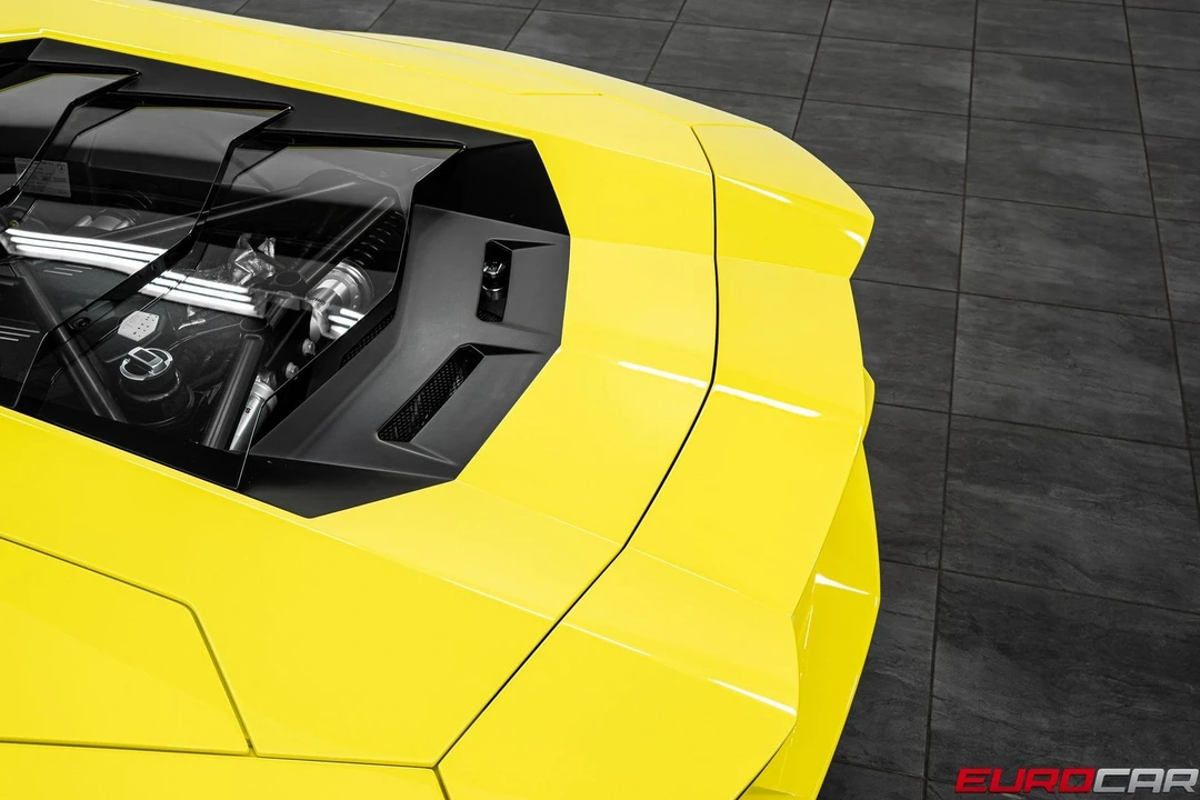 2015 Lamborghini Aventador LP700-4 - Image 16 of 31