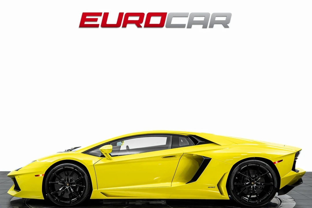 2015 Lamborghini Aventador LP700-4 - Image 2 of 31