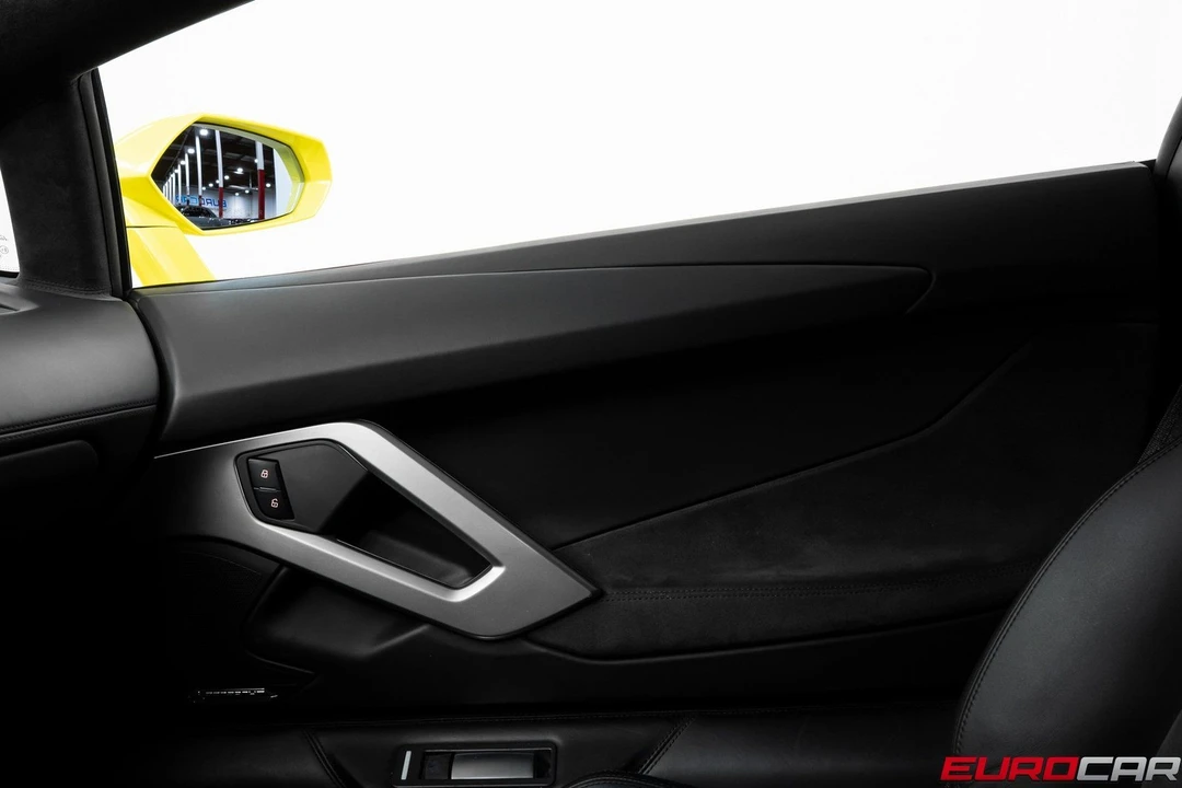 2015 Lamborghini Aventador LP700-4 - Image 23 of 31