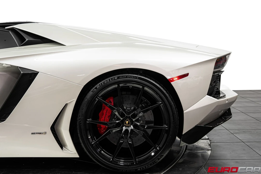 2015 Lamborghini Aventador LP700-4 - Image 22 of 31