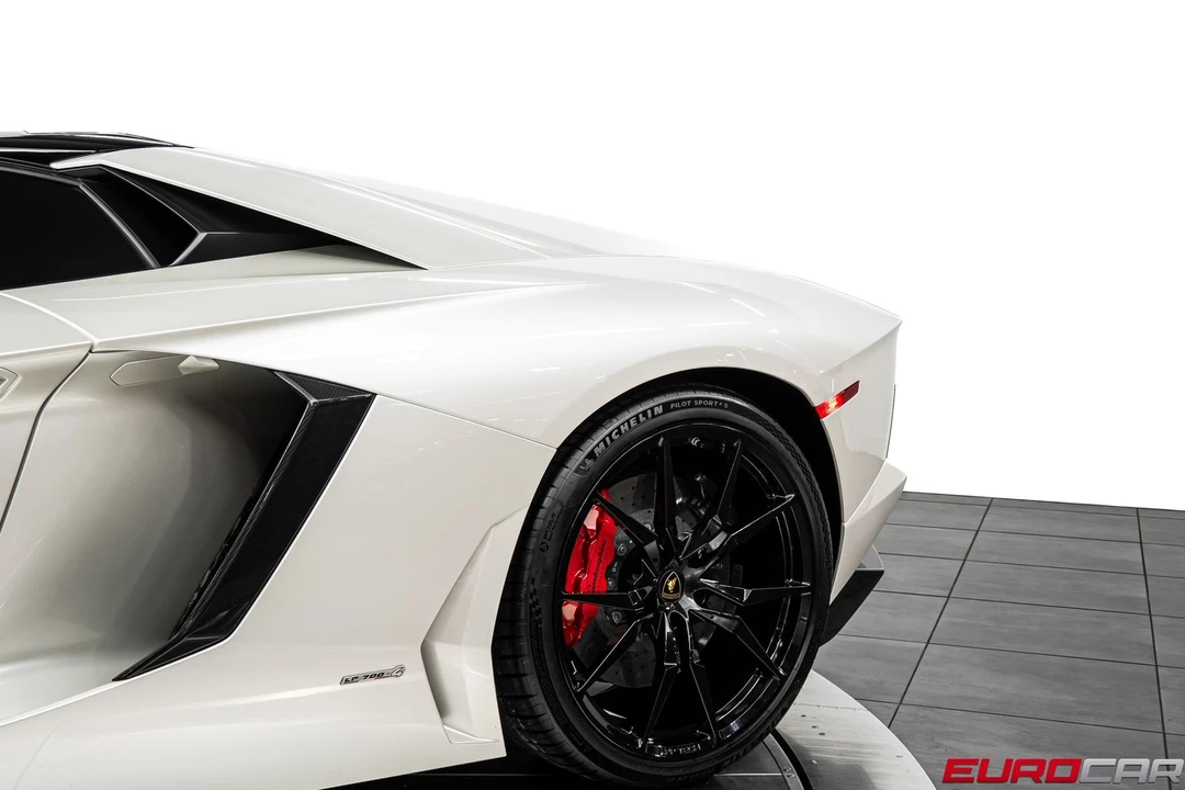 2015 Lamborghini Aventador LP700-4 - Image 21 of 31