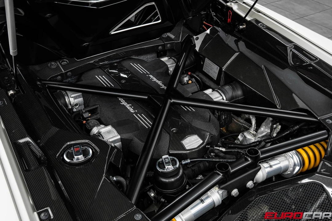2015 Lamborghini Aventador LP700-4 - Image 25 of 31