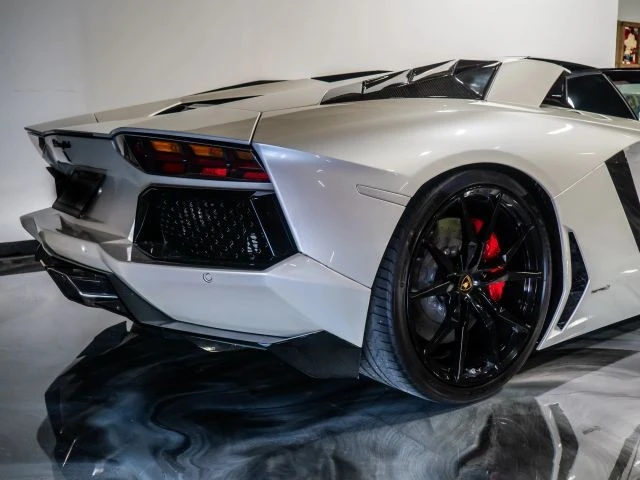 2015 Lamborghini Aventador LP700-4 - Image 9 of 21