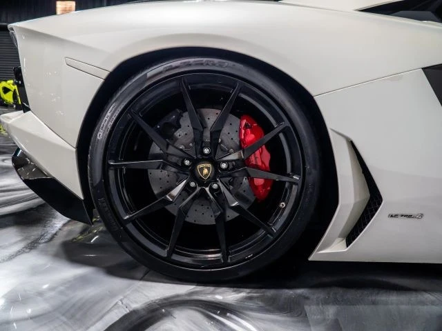 2015 Lamborghini Aventador LP700-4 - Image 20 of 21