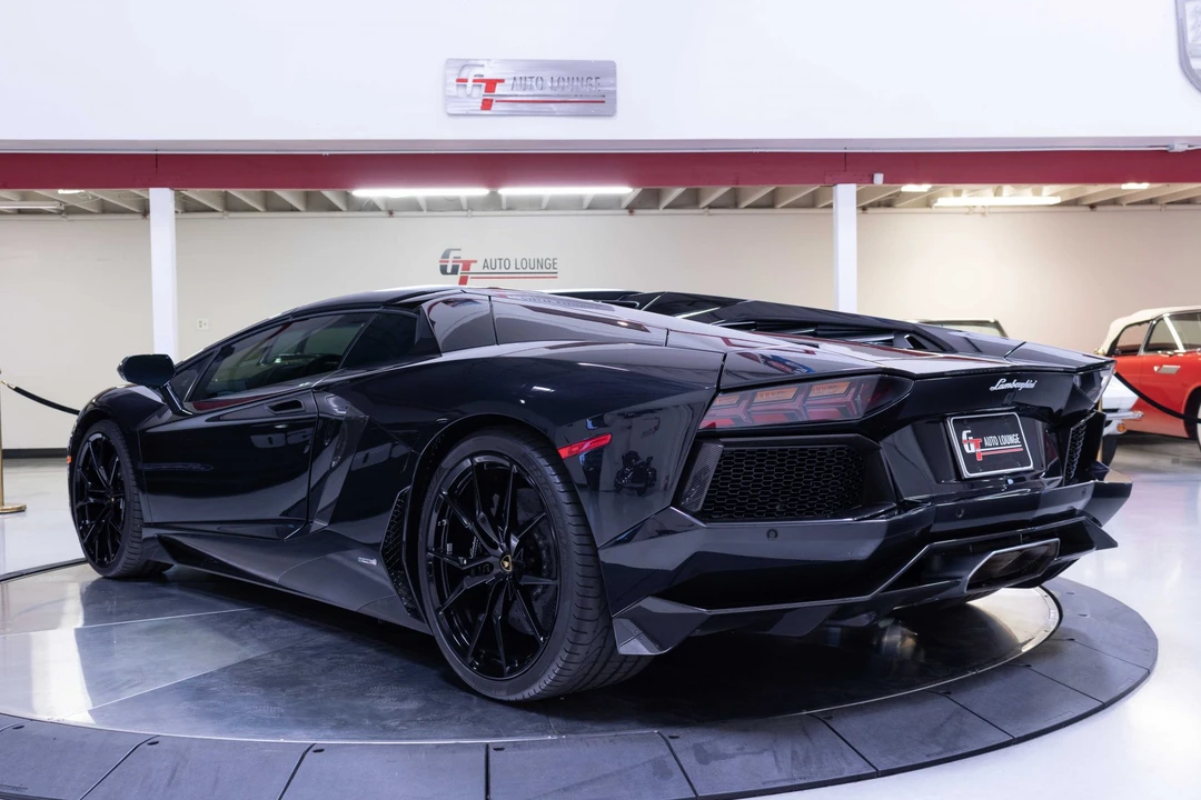 2015 Lamborghini Aventador LP700-4 - Image 16 of 31
