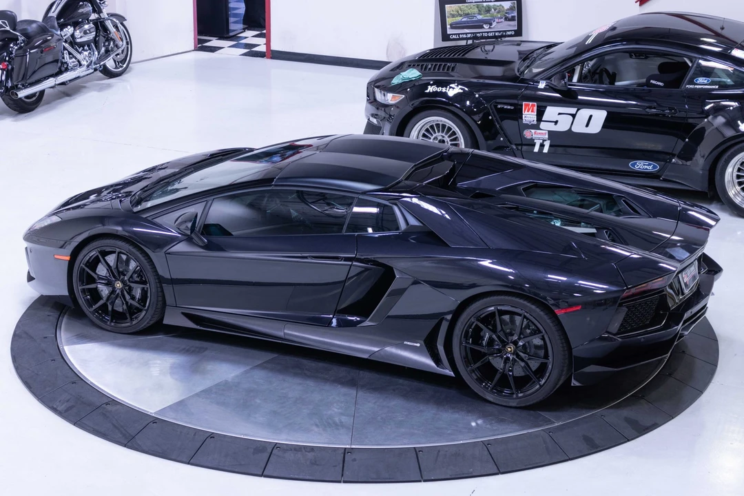 2015 Lamborghini Aventador LP700-4 - Image 15 of 31