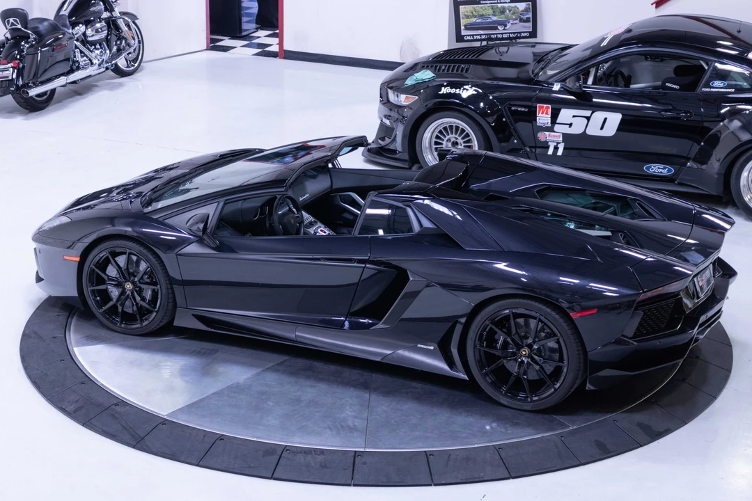 2015 Lamborghini Aventador LP700-4 - Image 14 of 31