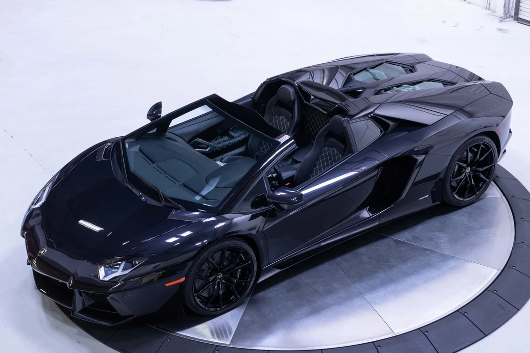 2015 Lamborghini Aventador LP700-4 - Image 7 of 31
