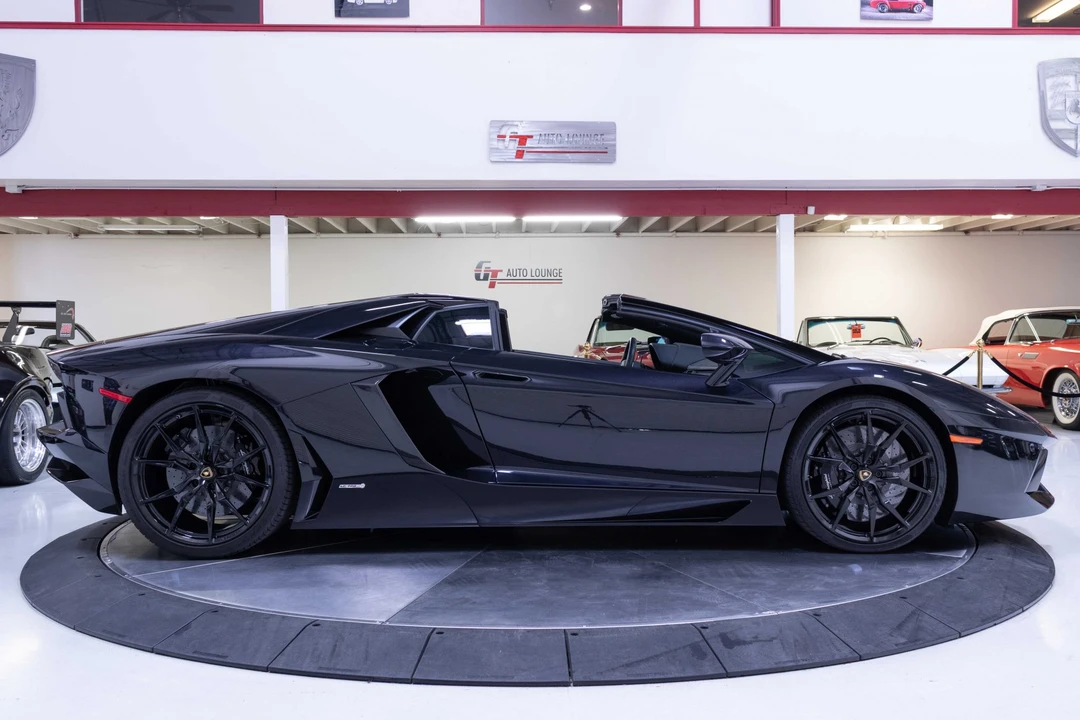 2015 Lamborghini Aventador LP700-4 - Image 22 of 31