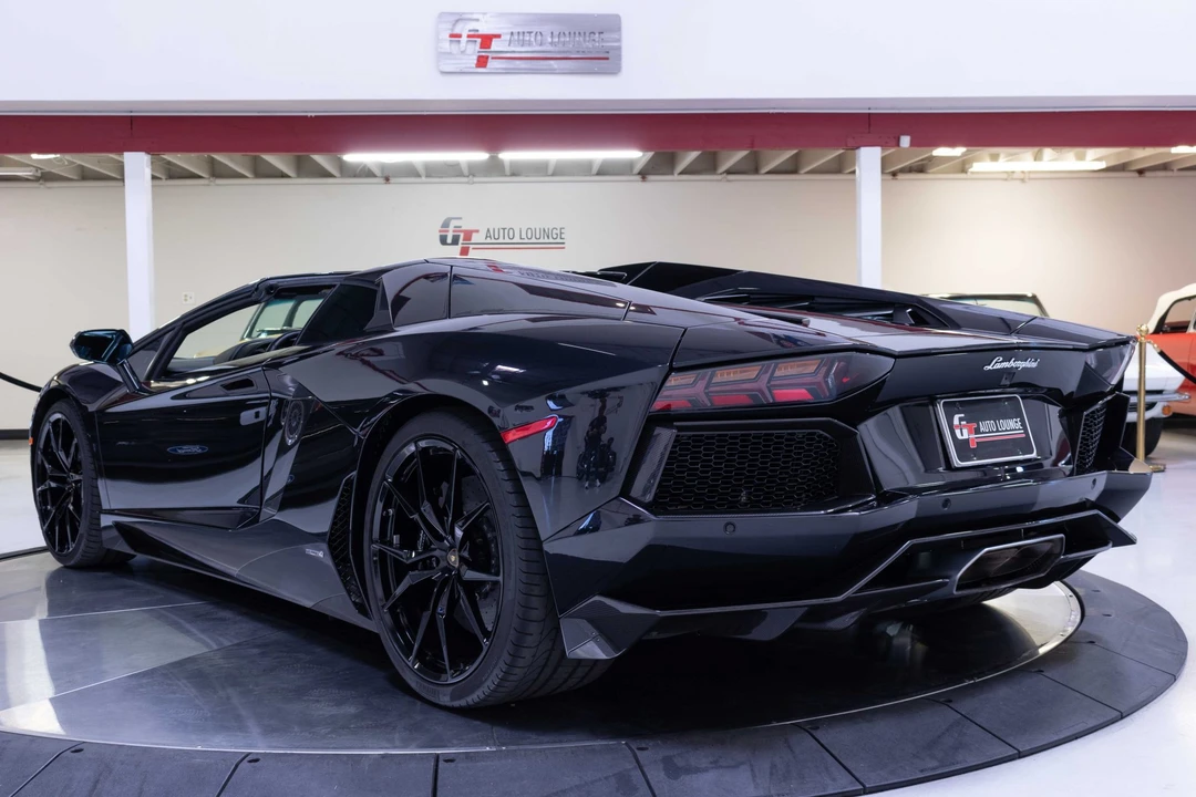 2015 Lamborghini Aventador LP700-4 - Image 17 of 31