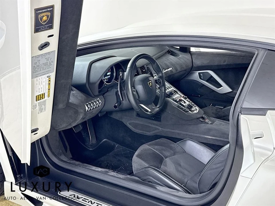 2015 Lamborghini Aventador LP700-4 - Image 10 of 12