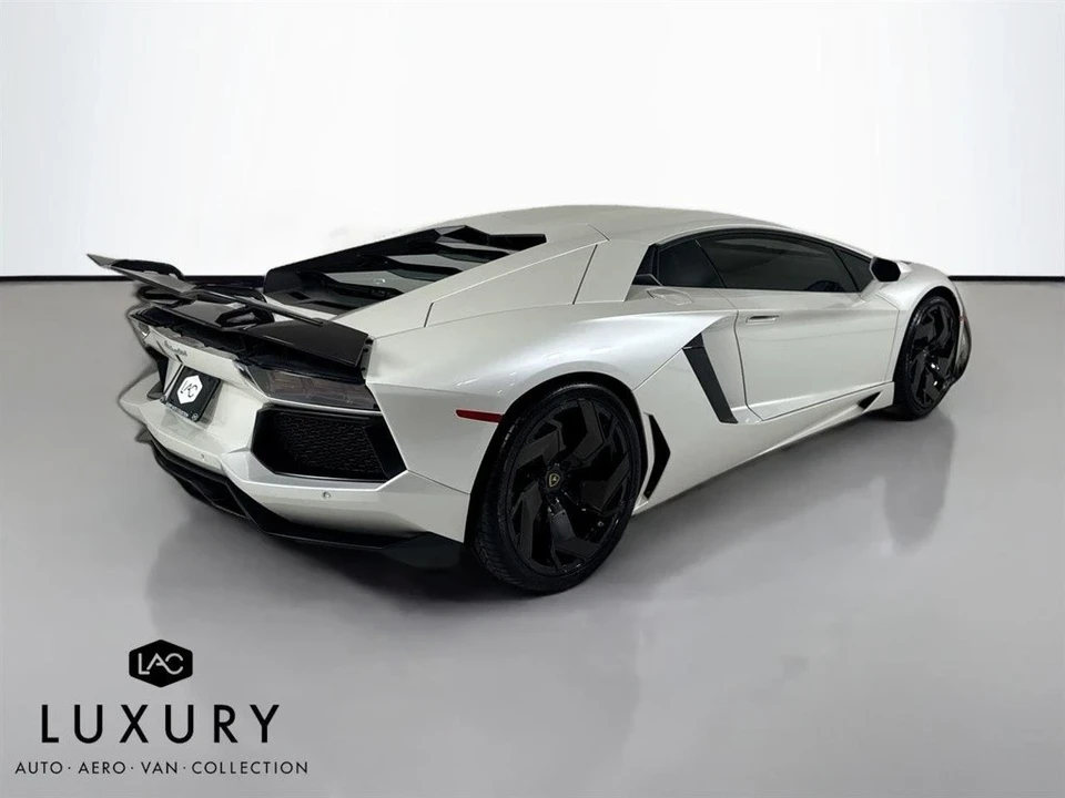 2015 Lamborghini Aventador LP700-4 - Image 6 of 12