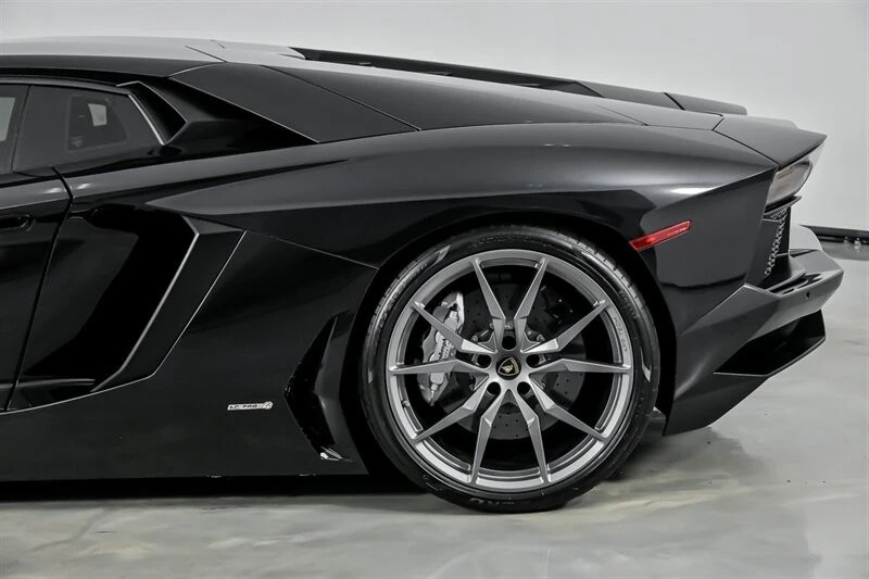 2015 Lamborghini Aventador LP700-4 - Image 9 of 12