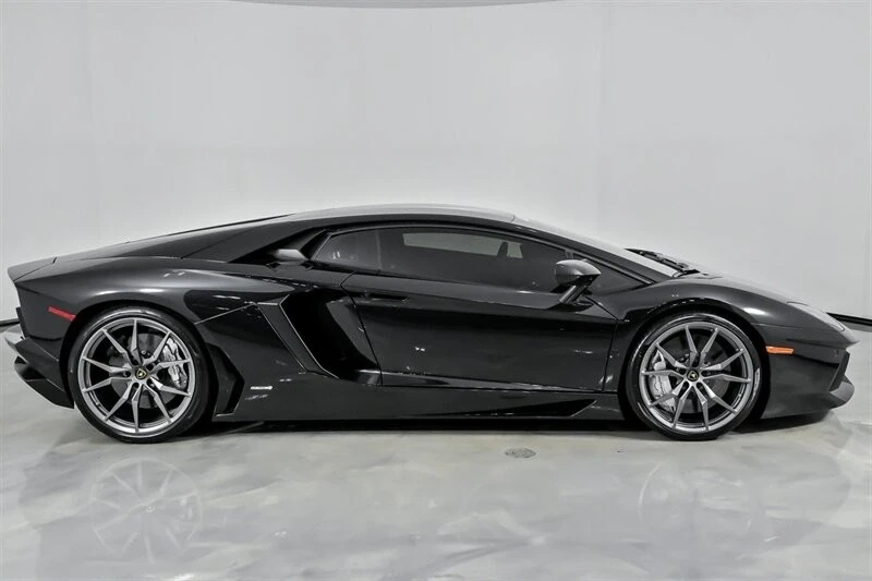 2015 Lamborghini Aventador LP700-4 - Image 14 of 21