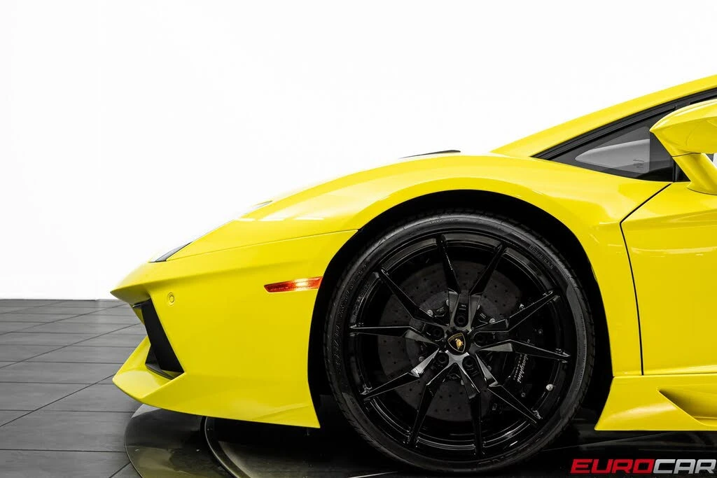 2015 Lamborghini Aventador LP700-4 - Image 12 of 31