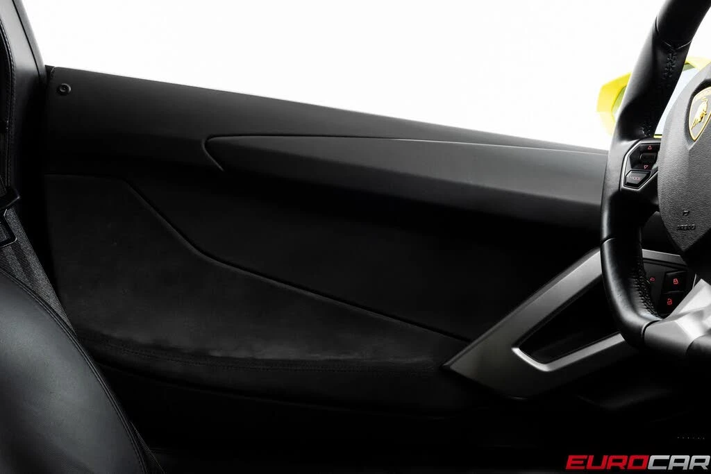 2015 Lamborghini Aventador LP700-4 - Image 24 of 31
