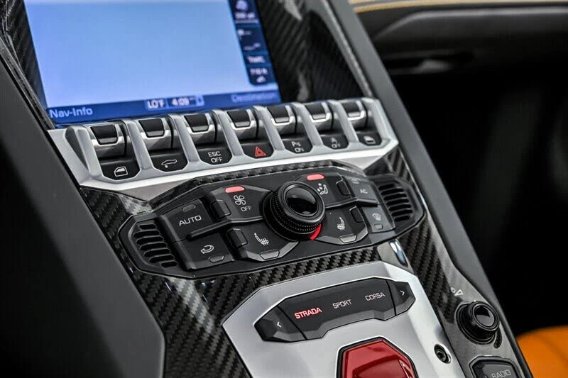 2015 Lamborghini Aventador LP700-4 - Image 29 of 31