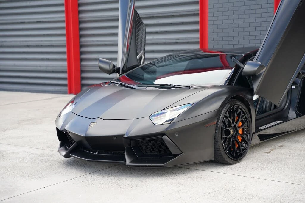 2015 Lamborghini Aventador LP700-4 - Image 2 of 31