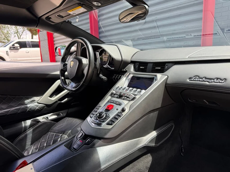 2015 Lamborghini Aventador LP700-4 - Image 27 of 31