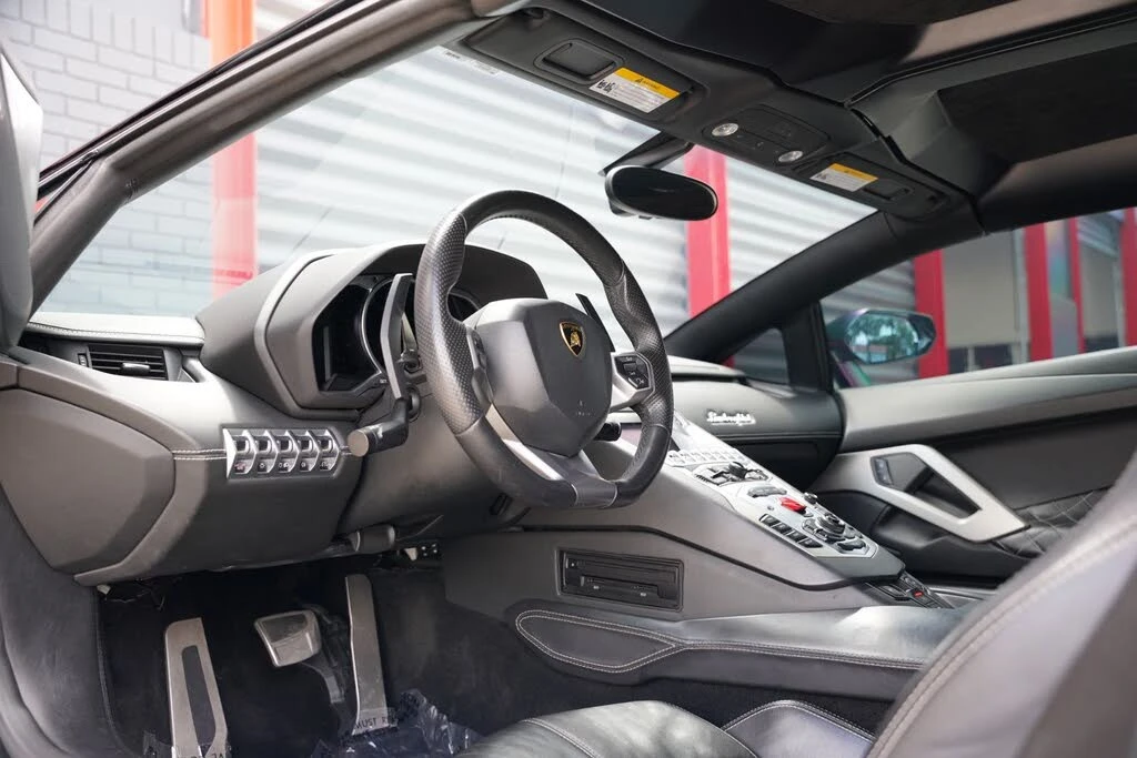 2015 Lamborghini Aventador LP700-4 - Image 18 of 31
