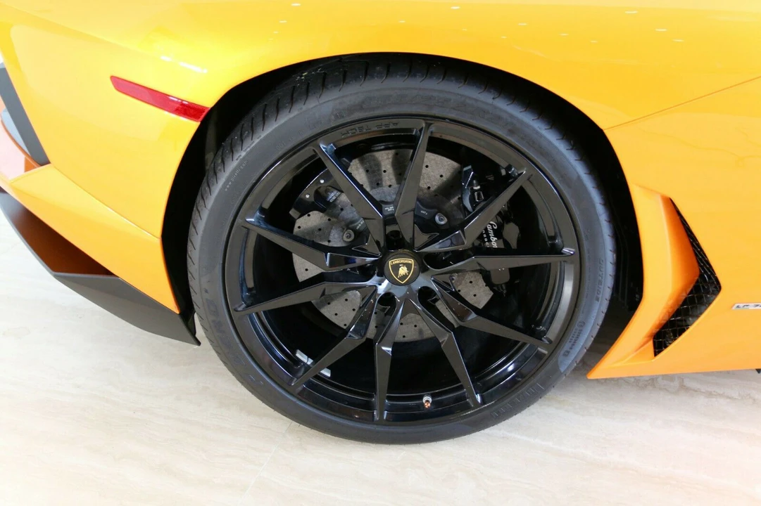 2015 Lamborghini Aventador LP700-4 - Image 15 of 18