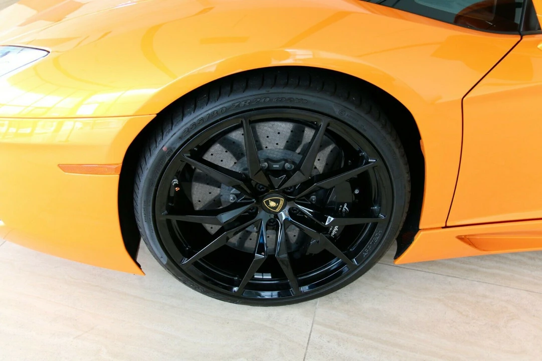 2015 Lamborghini Aventador LP700-4 - Image 17 of 18