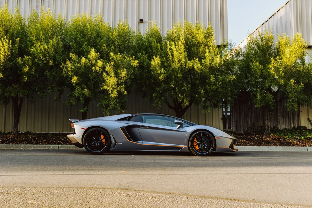2015 Lamborghini Aventador LP700-4 - Image 6 of 31