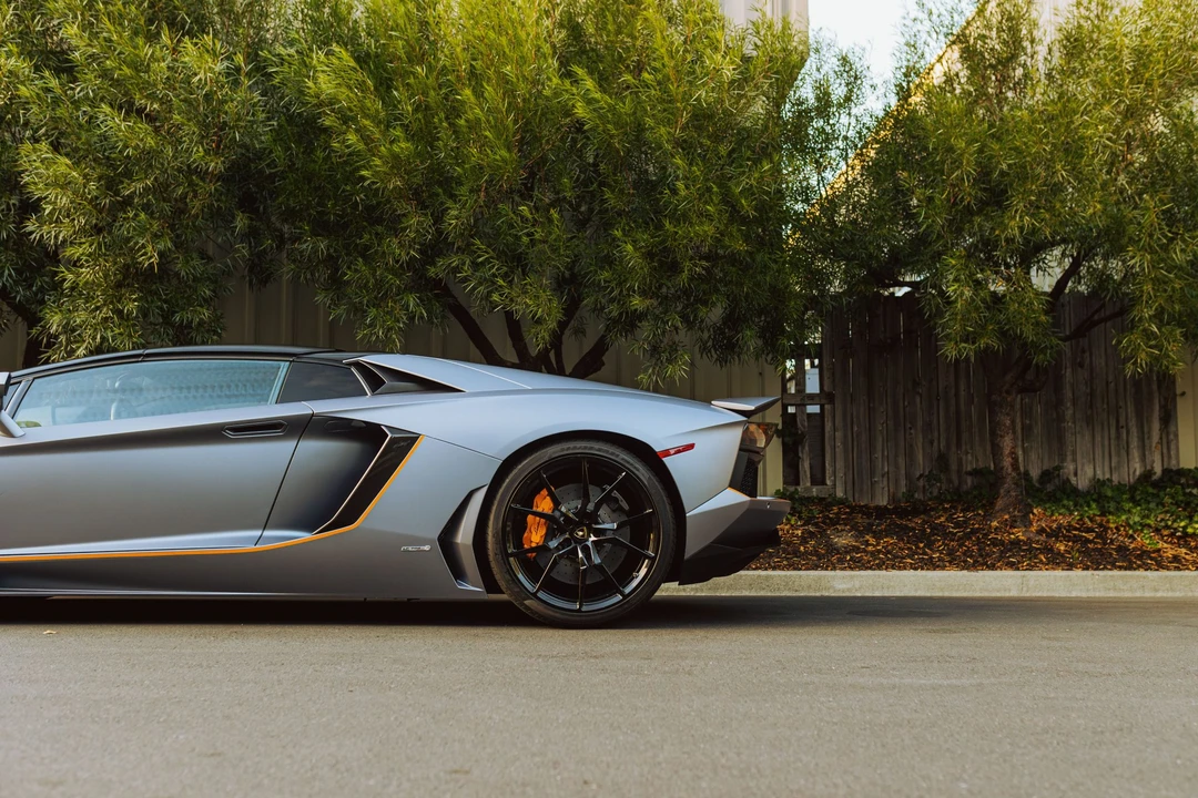 2015 Lamborghini Aventador LP700-4 - Image 27 of 31