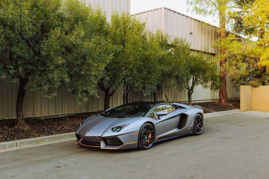 2015 Lamborghini Aventador LP700-4 - Image 2 of 31