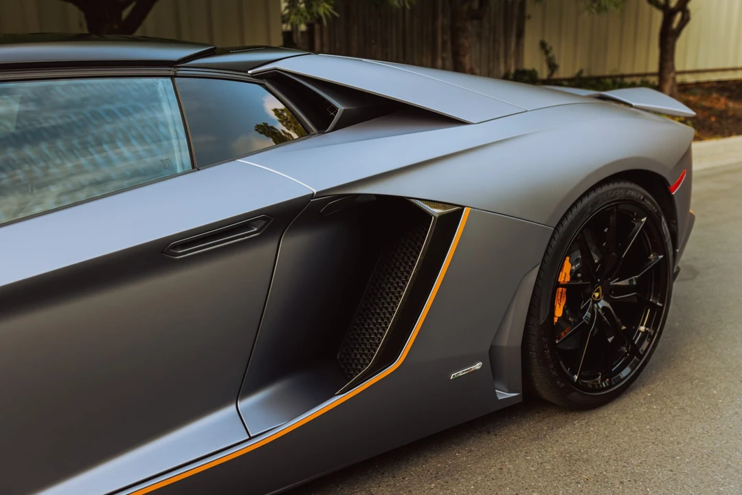 2015 Lamborghini Aventador LP700-4 - Image 26 of 31