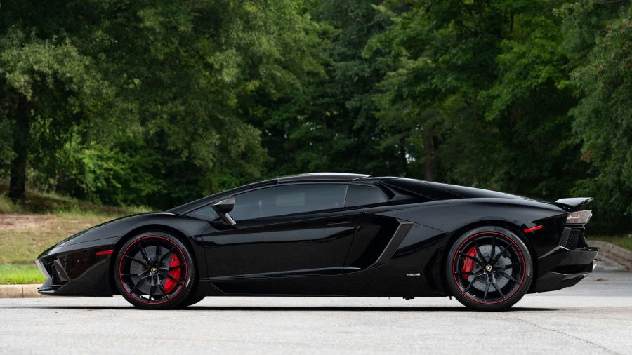 2015 Lamborghini Aventador LP700-4 - Image 2 of 31