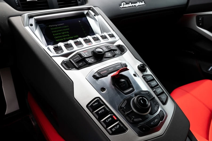 2015 Lamborghini Aventador LP700-4 - Image 10 of 31