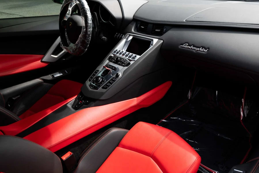 2015 Lamborghini Aventador LP700-4 - Image 26 of 31