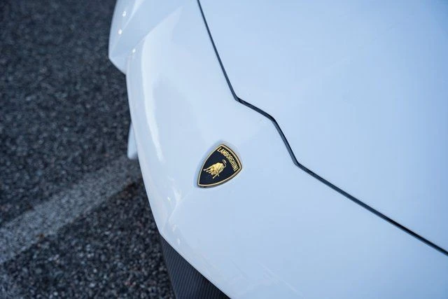 2015 Lamborghini Aventador LP700-4 - Image 10 of 21